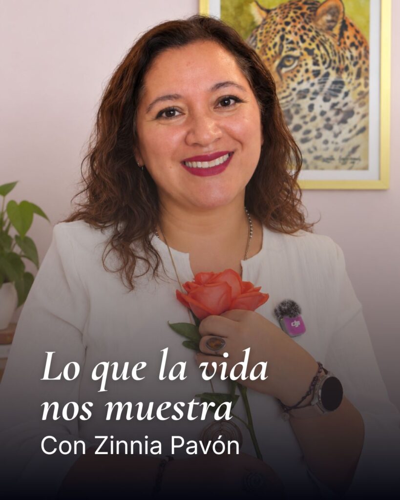 foto de conductora de podcast